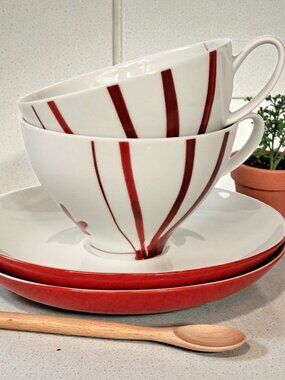 Mikasa Porcelain Pure Red Collection SL 134 10 oz Coffee Cup & Saucer Set of 2